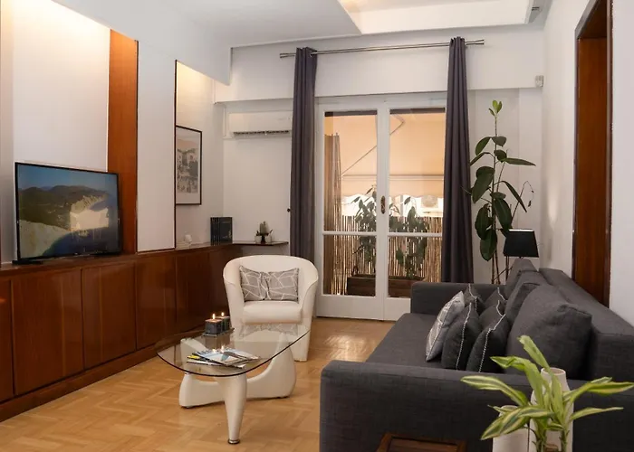 Quiet City Center Apt On A Pedestrian Street